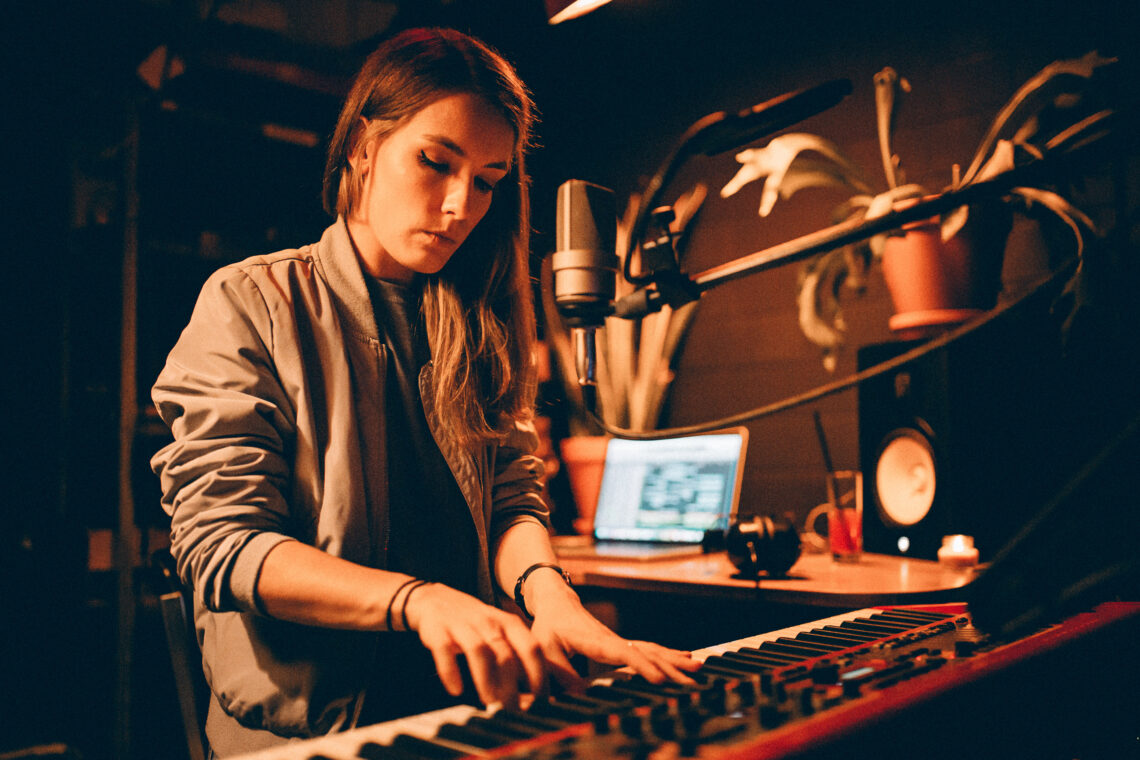 Die Musikproduzentin- Maria Basel über die Kunst sich selber zu produzieren